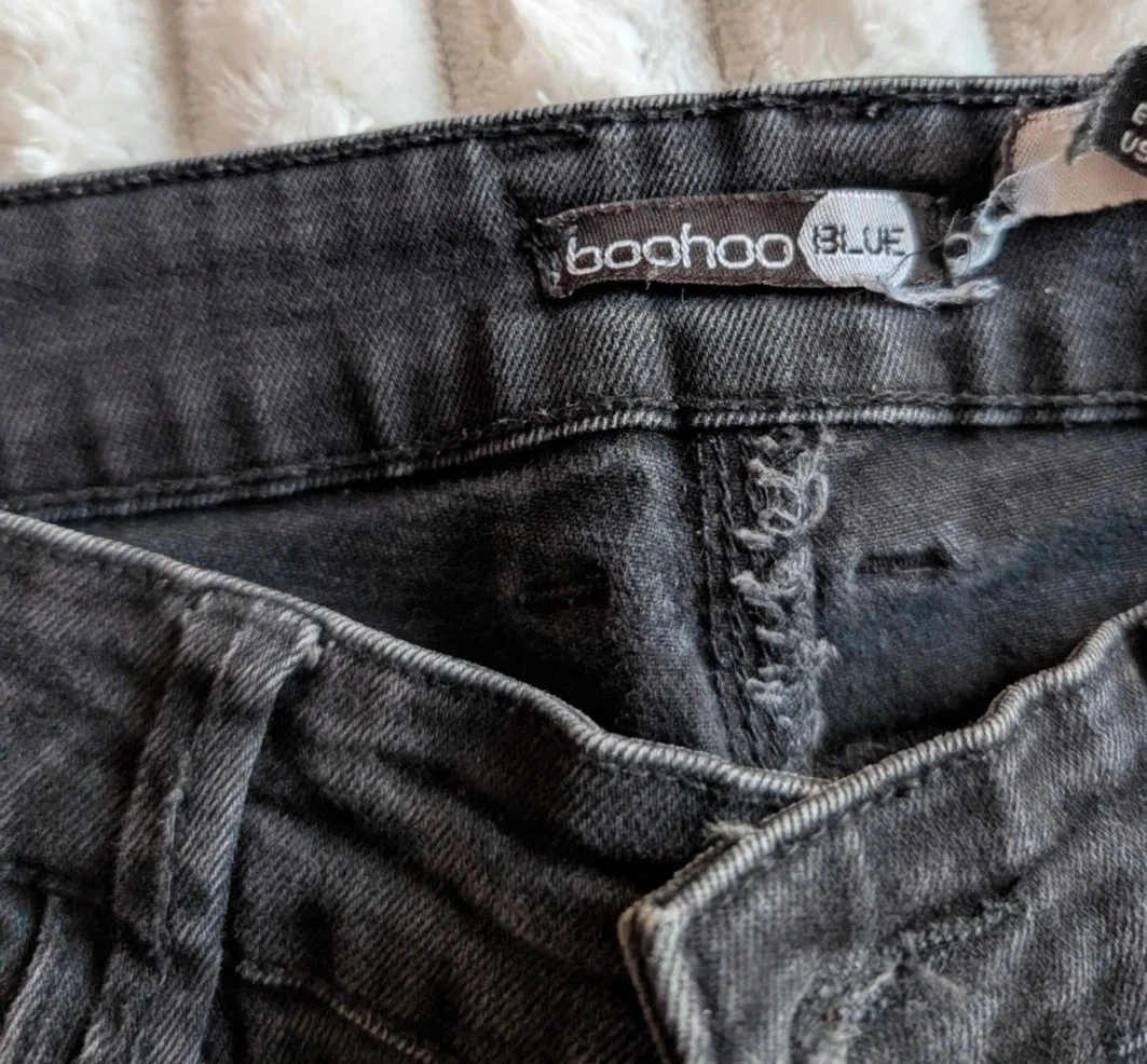 Magnífico Jean skinny negro destruido Boohoo Blue – photo 4